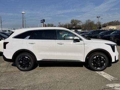 New 2026 Kia Sorento S AWD/4WD image 2