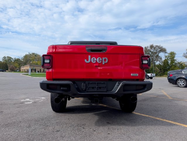 Used 2020 Jeep Gladiator Overland AWD/4WD image 6