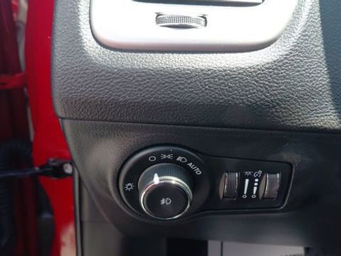 Used 2021 Jeep Compass Latitude AWD/4WD image 18