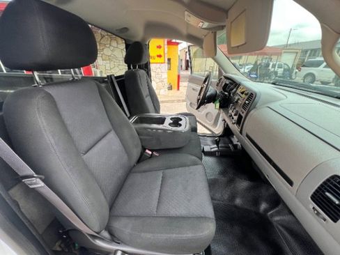 Used 2014 Chevrolet Silverado 2500 W/T AWD/4WD image 10