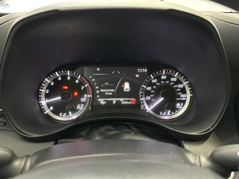 Used 2024 Toyota Highlander LE FWD image 29