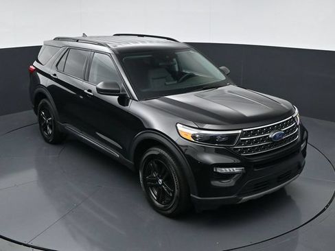 Used 2023 Ford Explorer XLT w/ Equipment Group 202A AWD/4WD image 39
