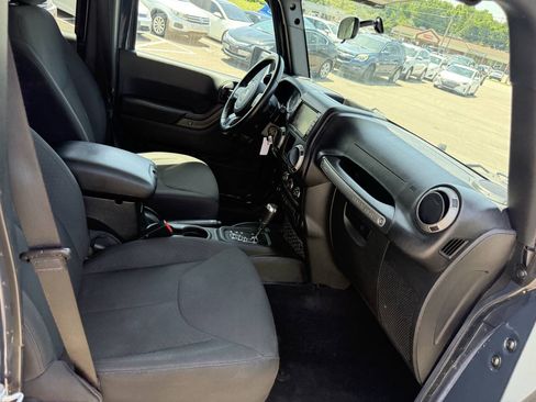 Used 2017 Jeep Wrangler Unlimited Sport AWD/4WD image 15