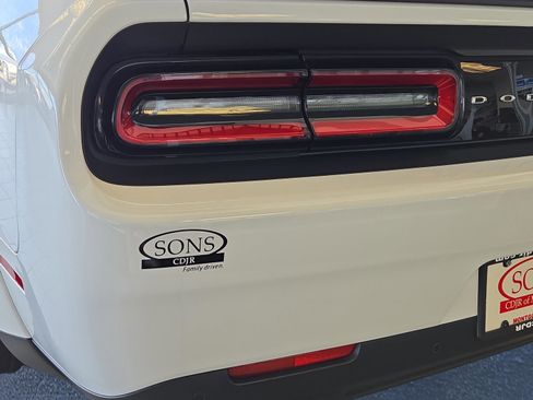 Certified 2022 Dodge Challenger R/T Scat Pack image 9