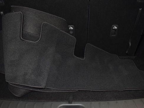 Used 2024 Nissan Pathfinder SL image 18