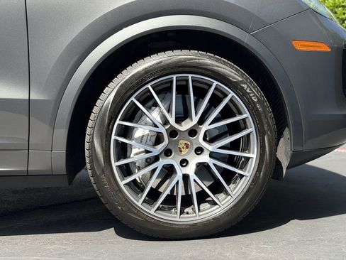 Used 2021 Porsche Cayenne Turbo AWD/4WD image 19