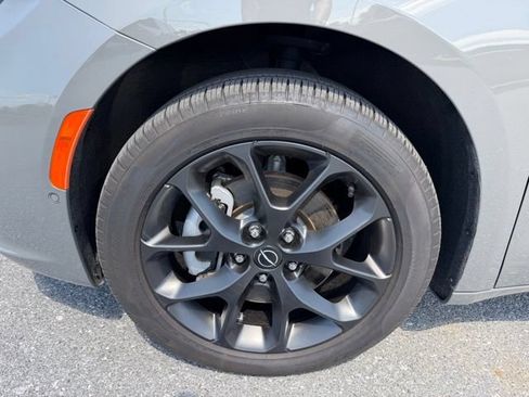 Used 2025 Chrysler Pacifica Limited w/ Uconnect Theater Family Group AWD/4WD image 9