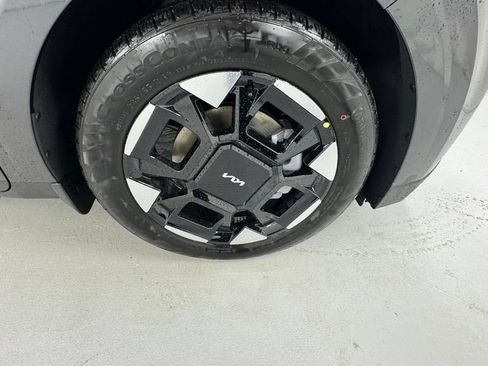 New 2026 Kia Carnival EX FWD image 9