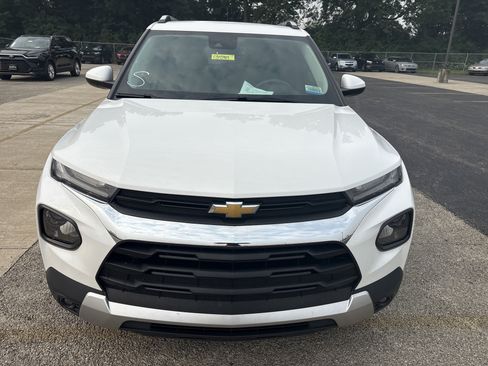 Used 2022 Chevrolet TrailBlazer LT w/ Convenience Package FWD image 2
