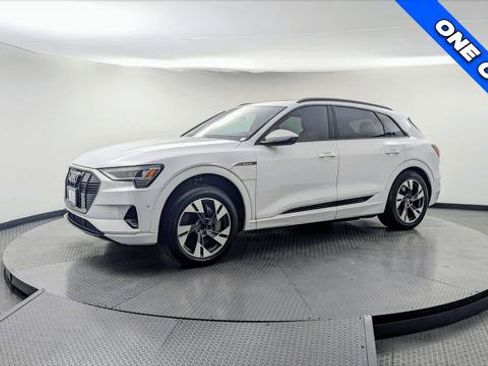 Used 2021 Audi e-tron Premium w/ Convenience Plus Package image 2