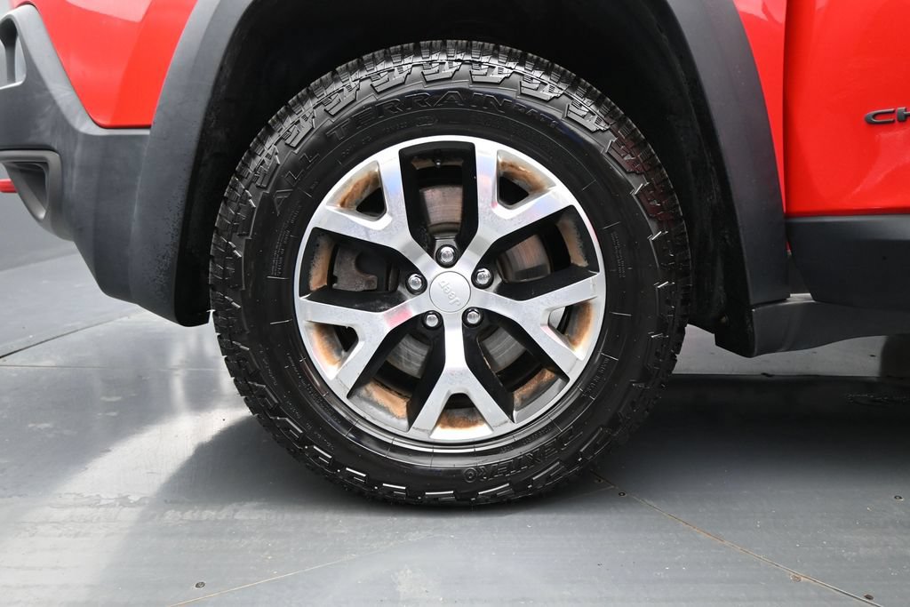 Used 2017 Jeep Cherokee Trailhawk AWD/4WD image 28