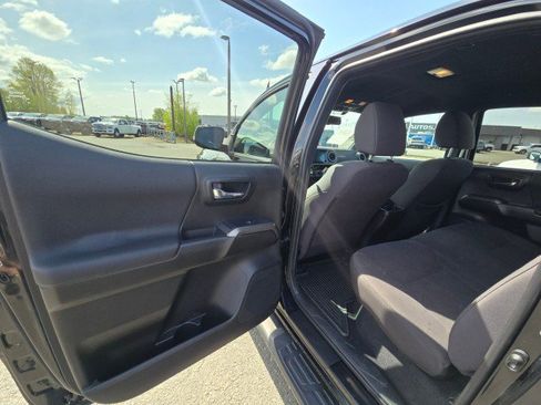 Used 2017 Toyota Tacoma TRD Off-Road w/ Tow Package (A/T) AWD/4WD image 19