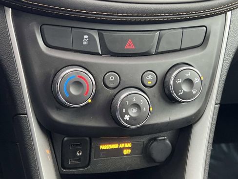 Used 2022 Chevrolet Trax LT w/ Redline Edition image 19