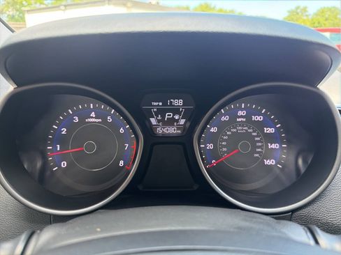 Used 2016 Hyundai Elantra Limited FWD image 9