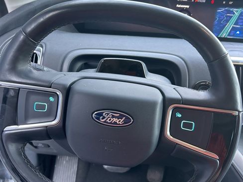 Used 2025 Ford Expedition Platinum image 9