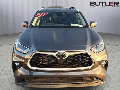 Used 2022 Toyota Highlander XLE FWD image 9