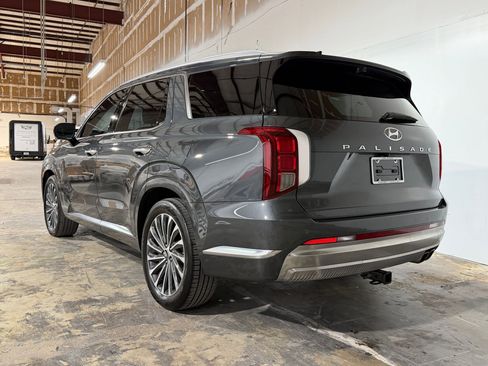 Used 2023 Hyundai Palisade Calligraphy FWD image 3