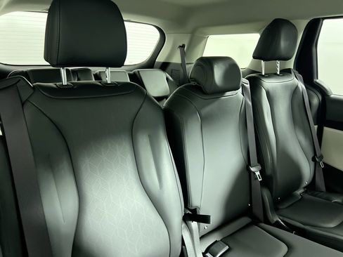 Used 2023 Kia Carnival LX FWD image 31