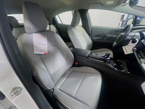 Used 2025 Toyota Prius LE FWD image 31