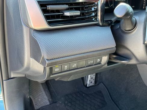 Used 2025 Toyota Camry SE image 12