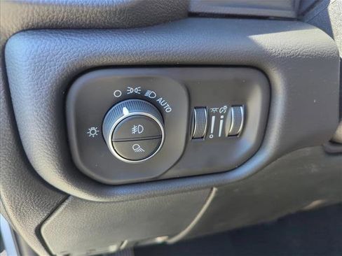New 2026 RAM 2500 Laramie AWD/4WD image 17