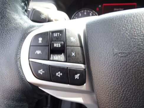 Used 2022 Ford Explorer XLT w/ Equipment Group 202A RWD image 27