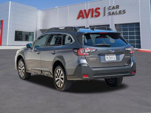 Used 2025 Subaru Outback Premium image 9