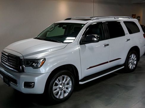 Used 2022 Toyota Sequoia Platinum AWD/4WD image 21