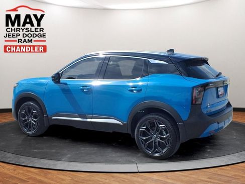 Used 2025 Nissan Kicks SR FWD image 3