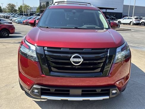 Used 2024 Nissan Pathfinder Platinum w/ Black Appearance Package AWD/4WD image 13