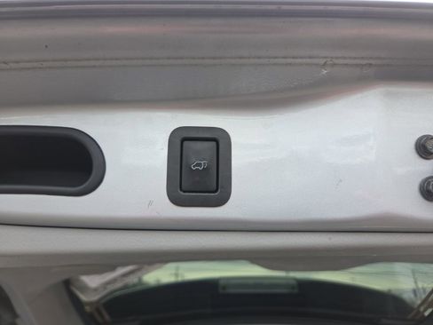 Used 2016 Toyota Highlander Limited image 23