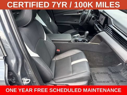 Used 2025 Toyota Camry SE w/ Convenience Package FWD image 9
