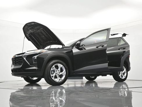 New 2026 Chevrolet Trax LS w/ LS Convenience Package FWD image 48