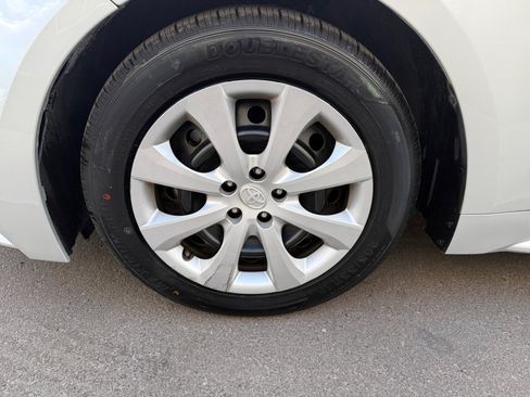 Used 2025 Toyota Corolla LE FWD image 11