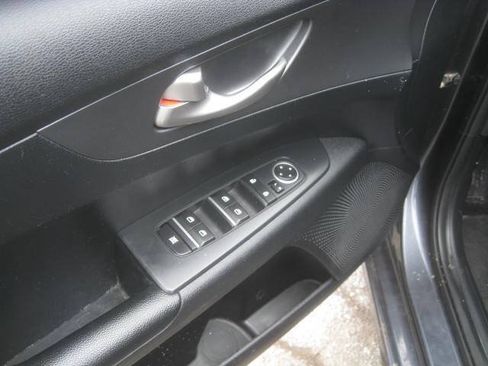 Used 2020 Kia Forte LXS FWD image 13