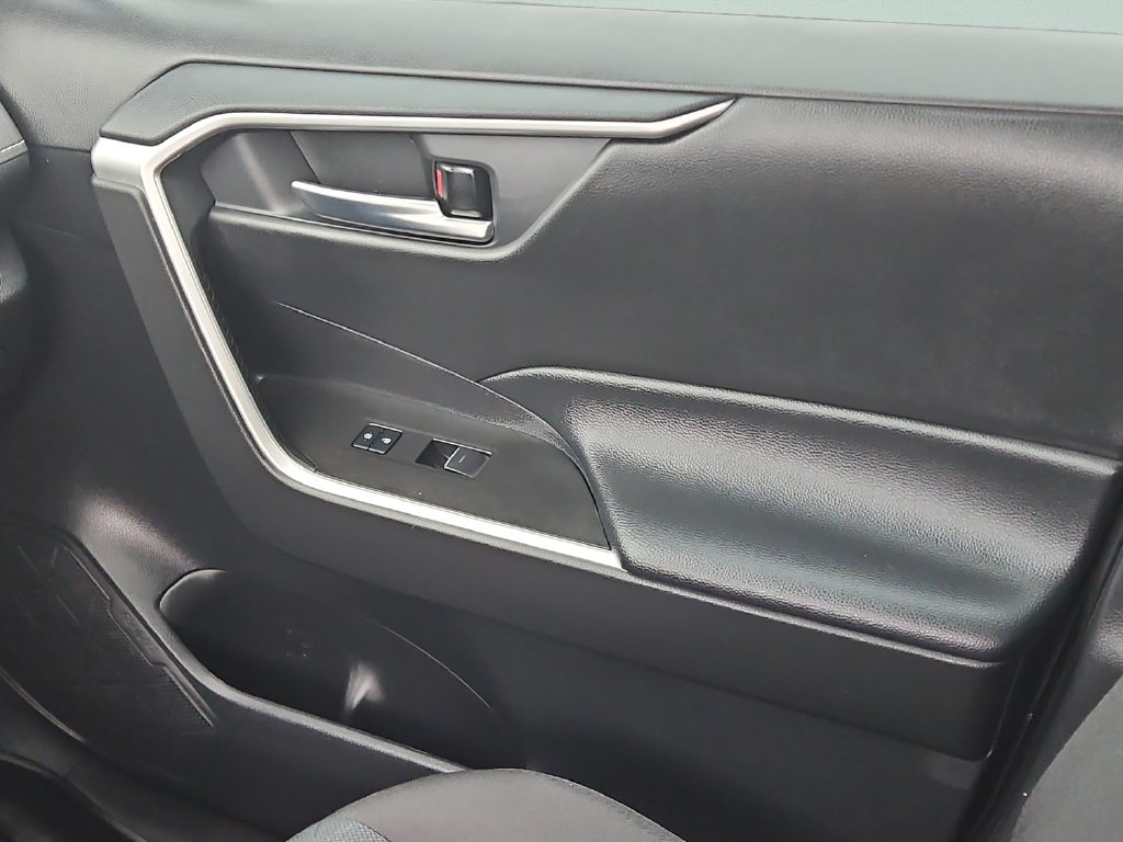 Used 2025 Toyota RAV4 XLE FWD image 13