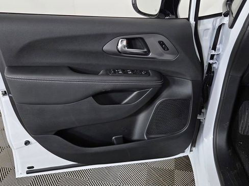 New 2026 Chrysler Pacifica Select image 14