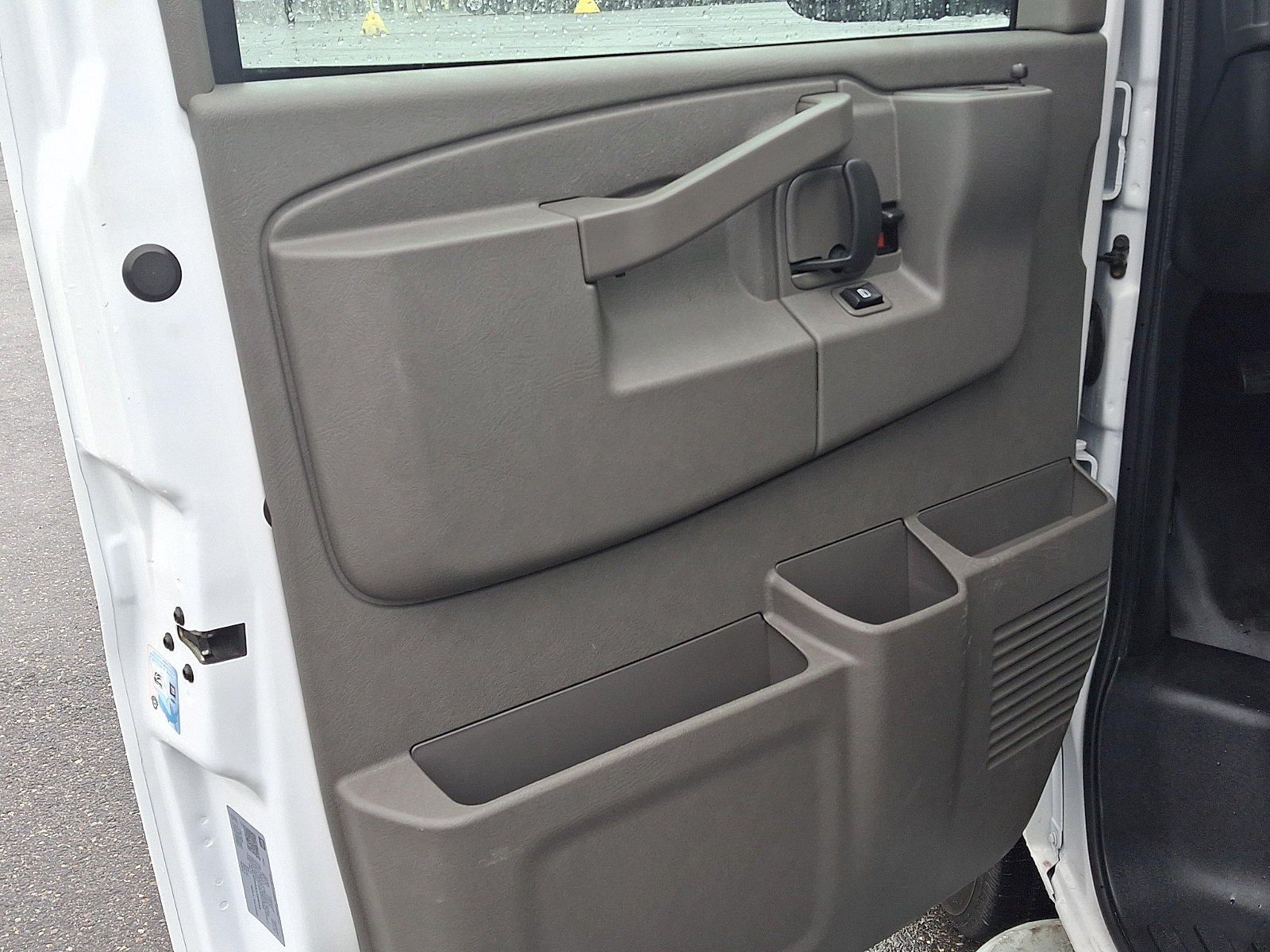 Used 2025 Chevrolet Express 2500 w/ Driver Convenience Package RWD image 8