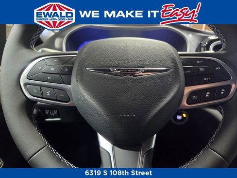 New 2026 Chrysler Pacifica Select image 5