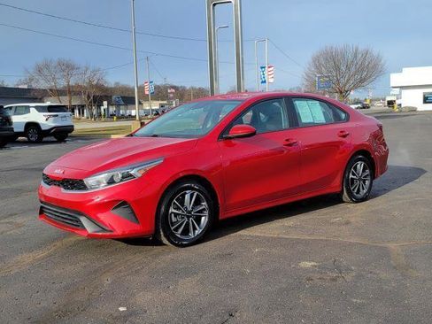 Used 2023 Kia Forte LXS image 4