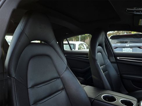 Used 2023 Porsche Panamera Platinum Edition image 43