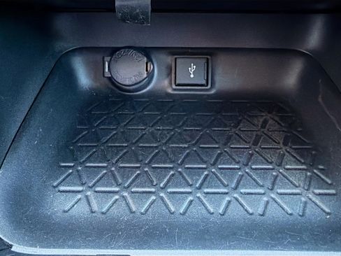 Used 2020 Toyota RAV4 LE image 28