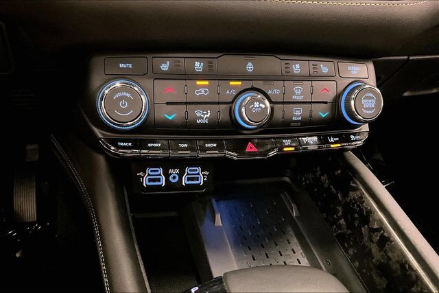 Used 2025 Dodge Durango R/T w/ Tow 'N Go Package AWD/4WD image 29