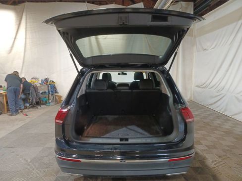 Used 2018 Volkswagen Tiguan SE w/ Panoramic Sunroof Package image 19