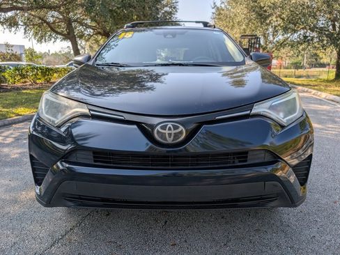 Used 2018 Toyota RAV4 LE image 2