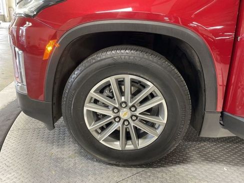 Used 2023 Chevrolet Traverse LT image 10