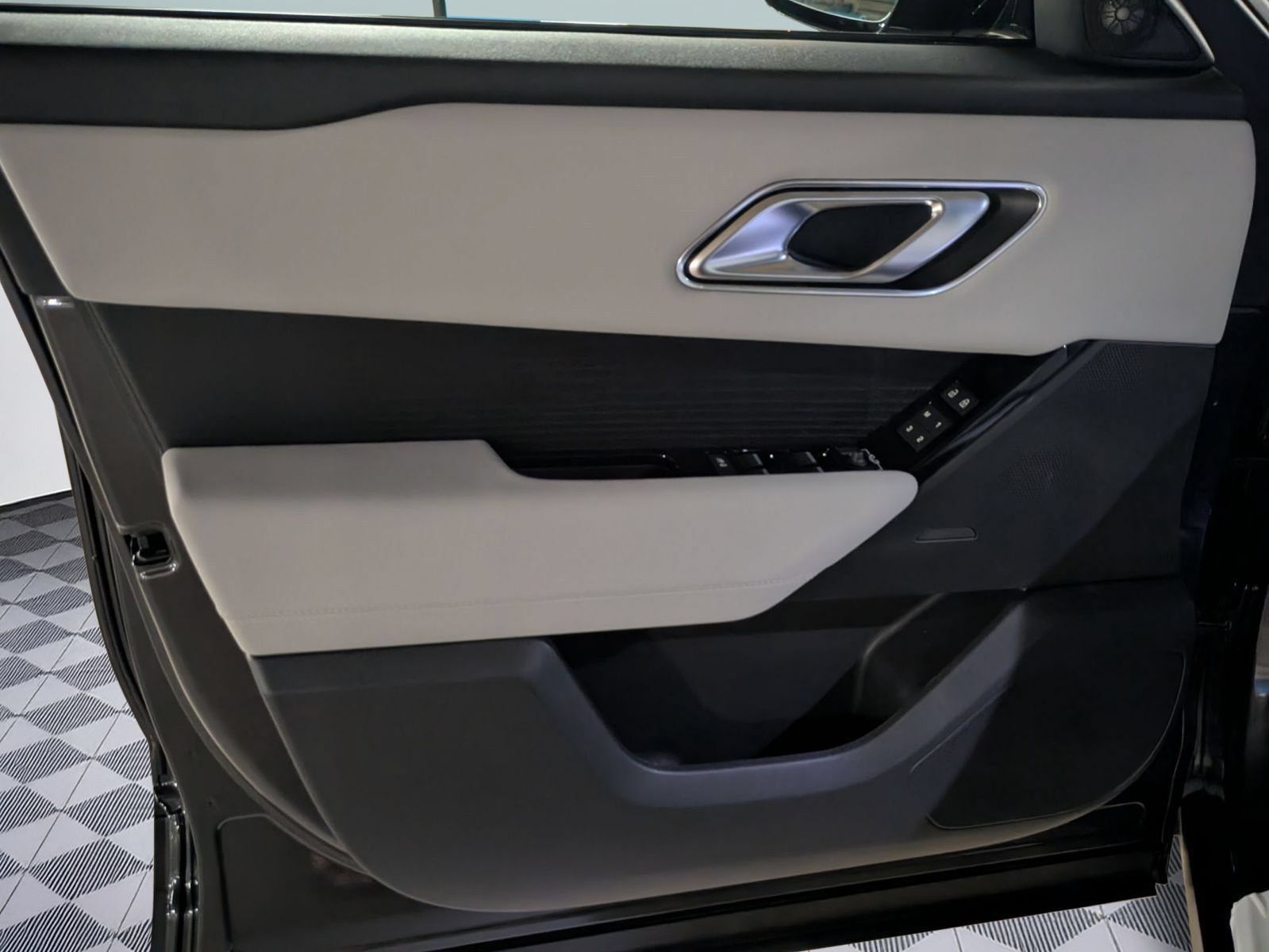 New 2026 Land Rover Range Rover Velar S AWD/4WD image 22