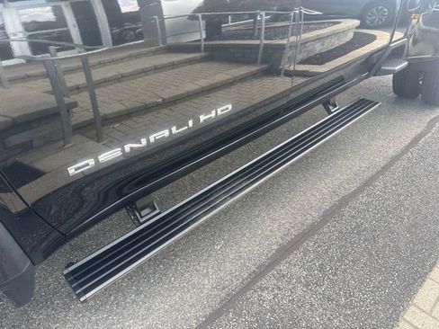 Used 2024 GMC Sierra 3500 Denali Ultimate AWD/4WD image 7
