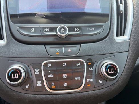Used 2024 Chevrolet Malibu LT FWD image 25