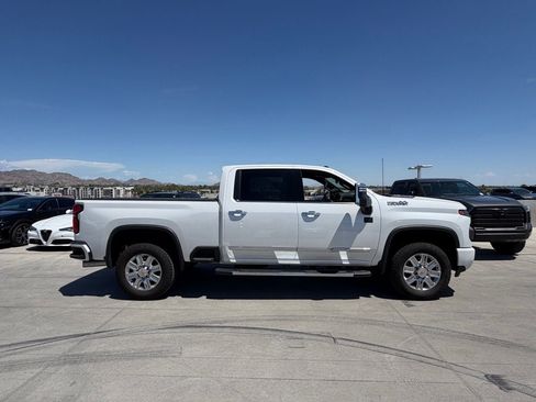 Used 2025 Chevrolet Silverado 2500 High Country w/ Technology Package AWD/4WD image 2